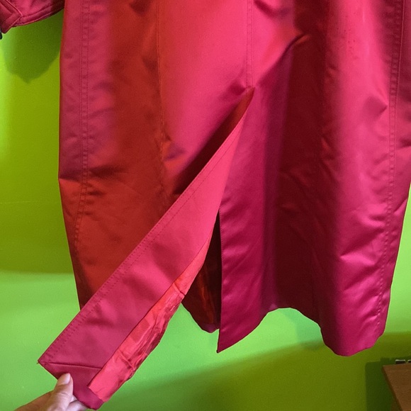 AUTHENTIC Red Burberry trench coat - Picture 2 of 11